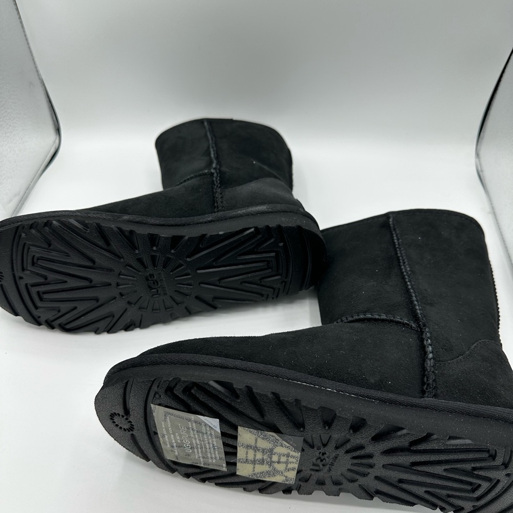 Uggs - Picture 2 of 3